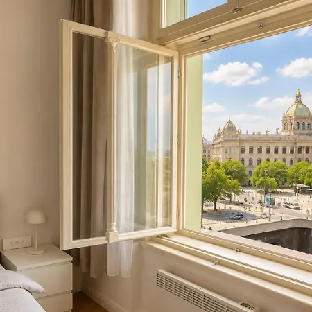 4 Station Apt, Smart Tv 28m2 Apartment Prague