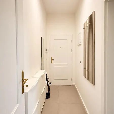 4 Station Apt, Smart Tv 28m2 * Prague